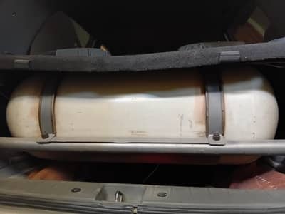 01×CNG tank 55 size medium ,and 01 ×CNG kit original good condition