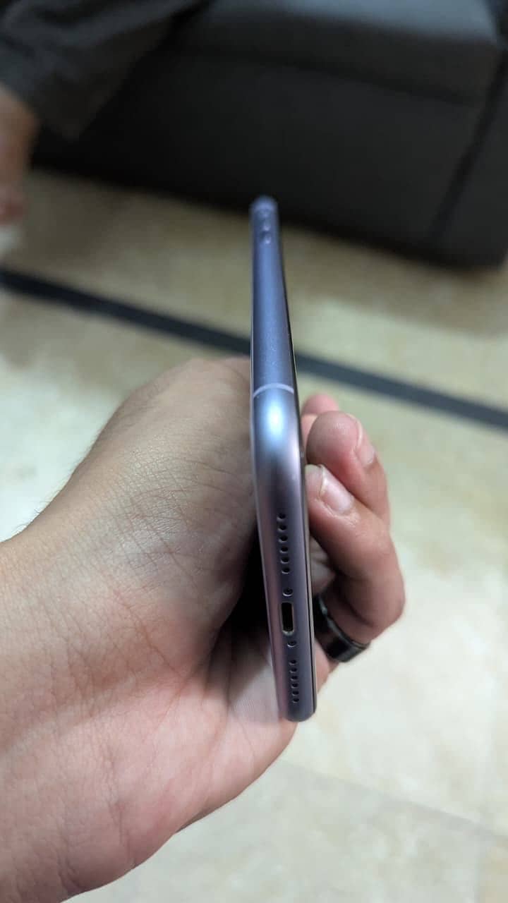 Apple iPhone 11 3