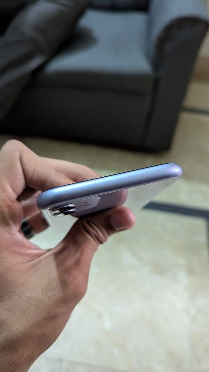 Apple iPhone 11 4