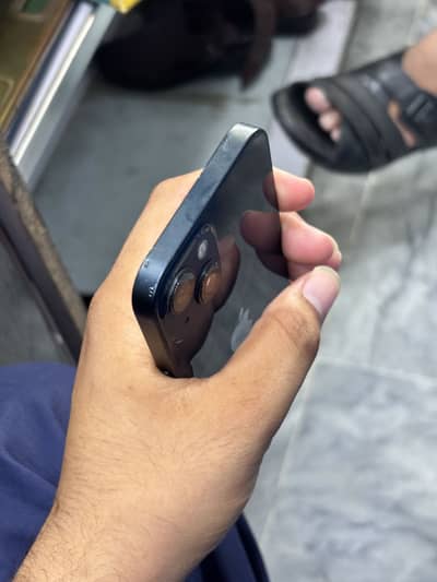 Apple iPhone 13