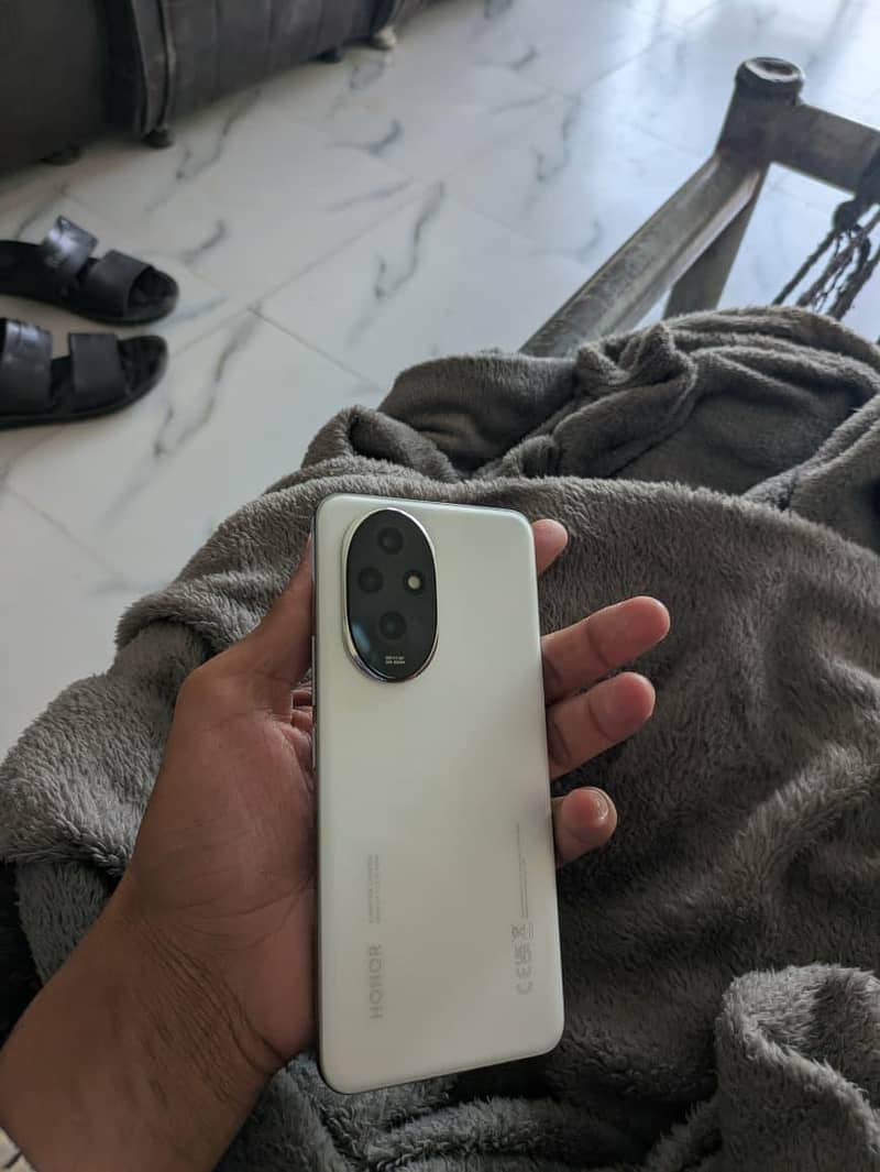Honor 200 0