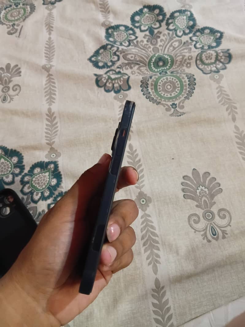 Apple iPhone 14 3