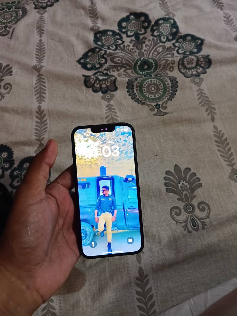 Apple iPhone 14 4