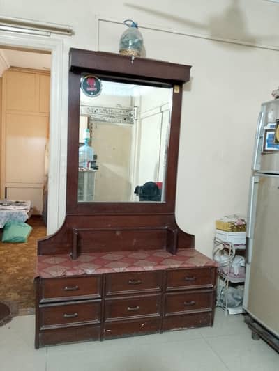 dressing table for sell in good condition