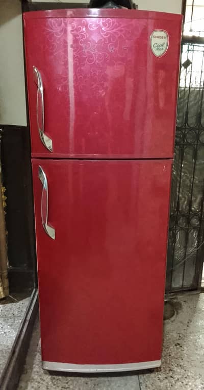 Singer Fridge For Sale good condition chill cooling. .