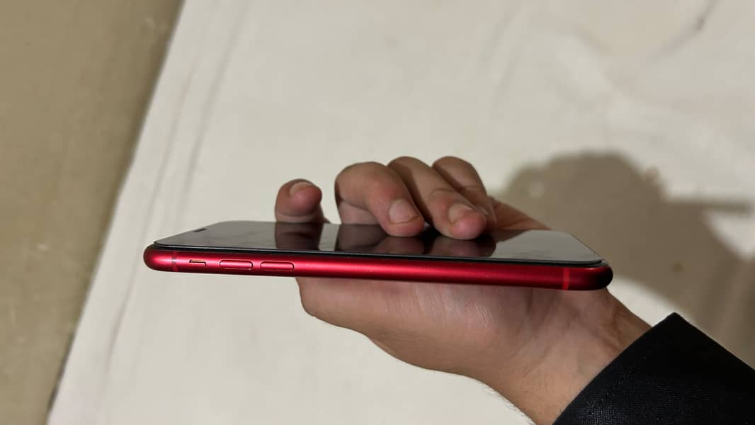 Apple iPhone 11 4