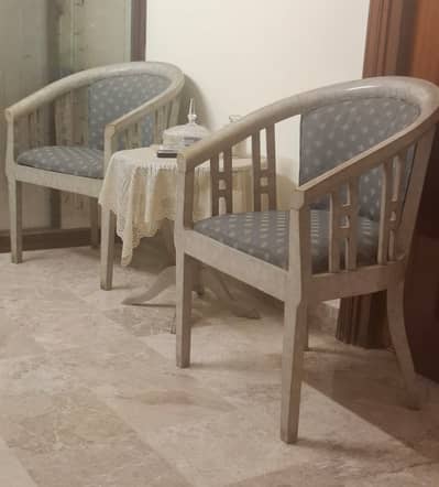 2 Chairs with Side Table/Wooden Chairs/Chairs/Chair with table