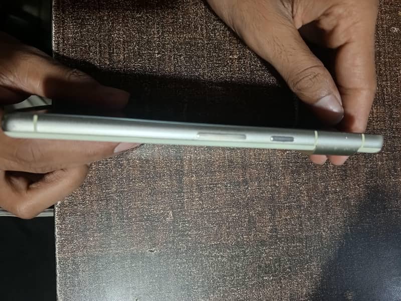 Google Pixel 7 4