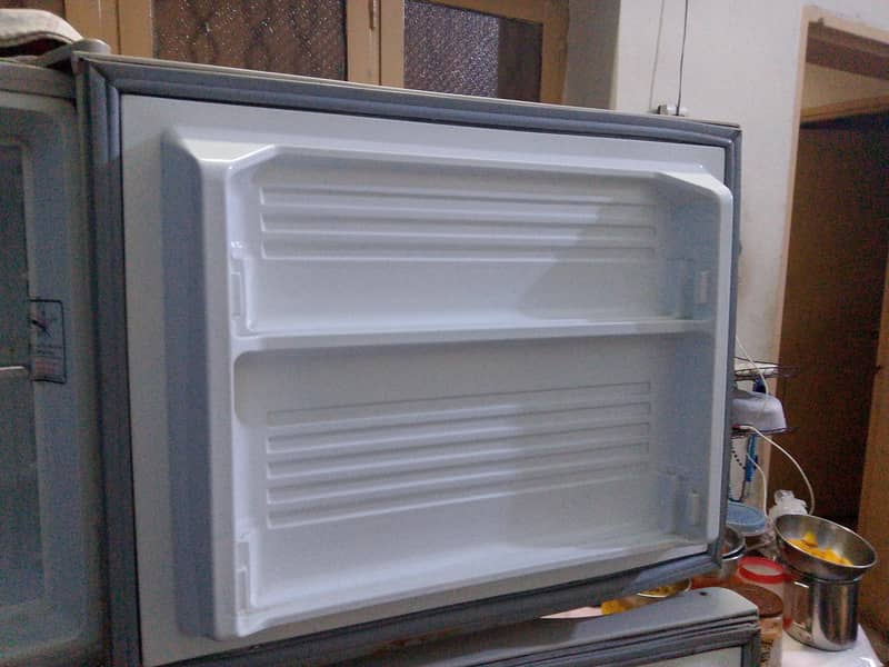 Fridge Dawlance 1