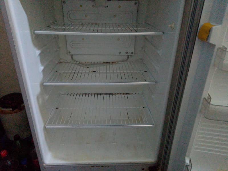 Fridge Dawlance 2