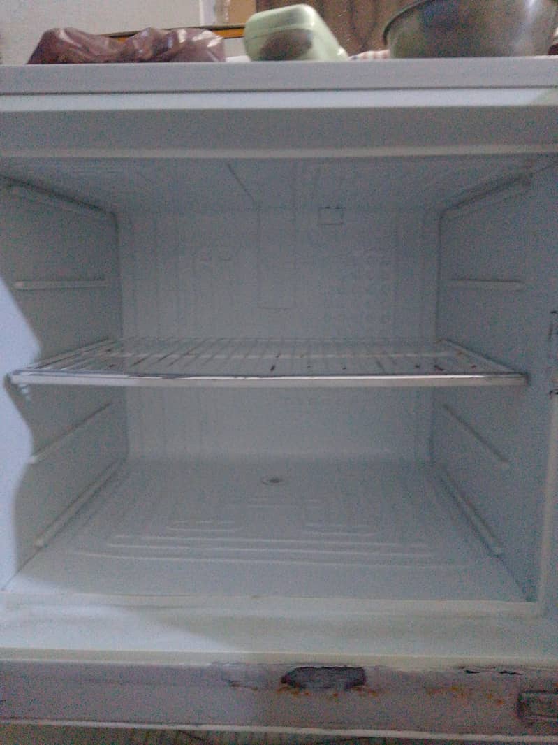 Fridge Dawlance 3