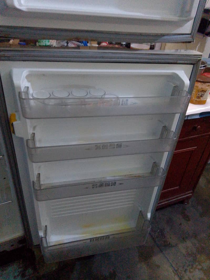 Fridge Dawlance 4