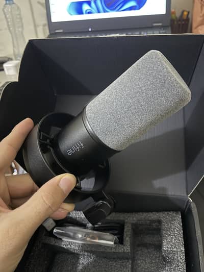 Brand New Fifine K688 Dynamic Microphone + Professional Metal Boom Arm
