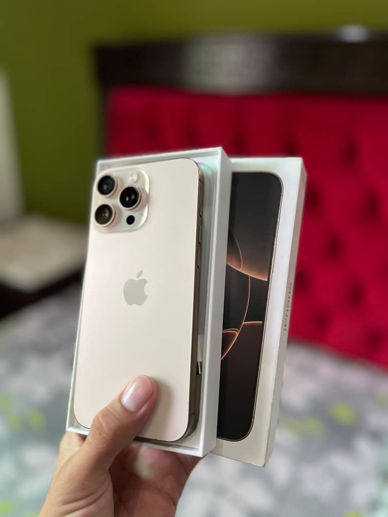 Apple iPhone 16 Pro Max 10