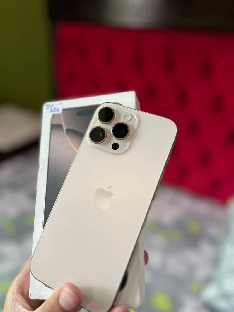 Apple iPhone 16 Pro Max 11
