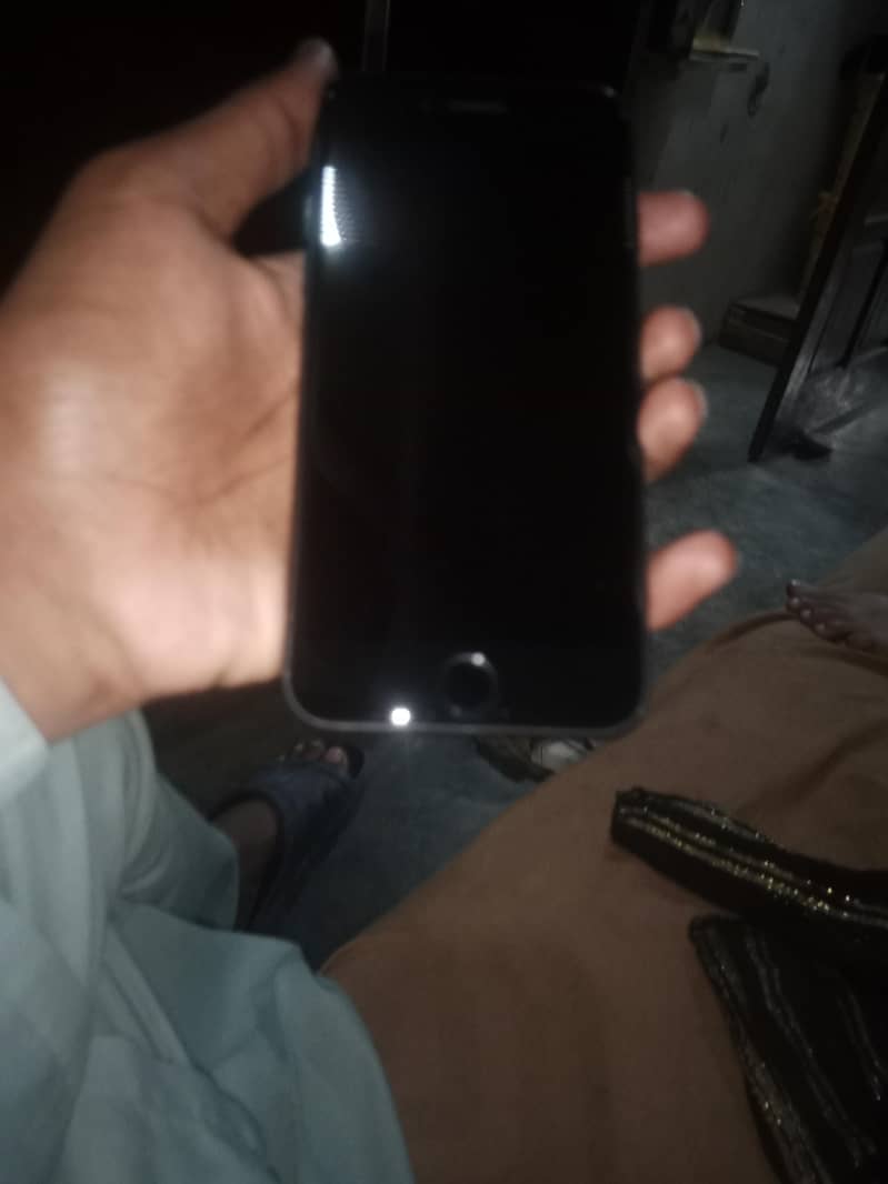 Apple iPhone 7 2