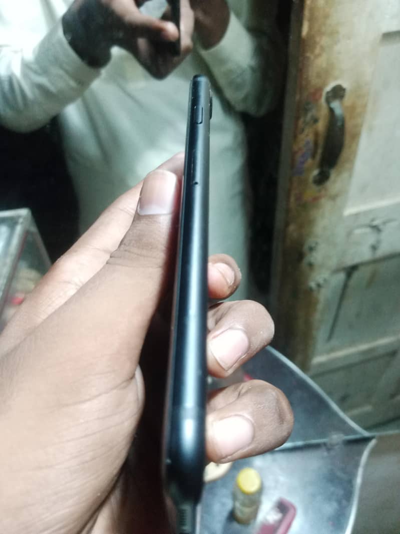 Apple iPhone 7 4