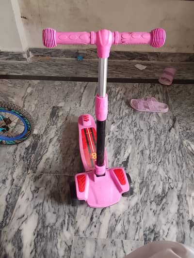 Urgent sale kids scooty only one month used