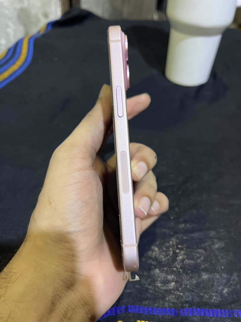 Apple iPhone 15 4