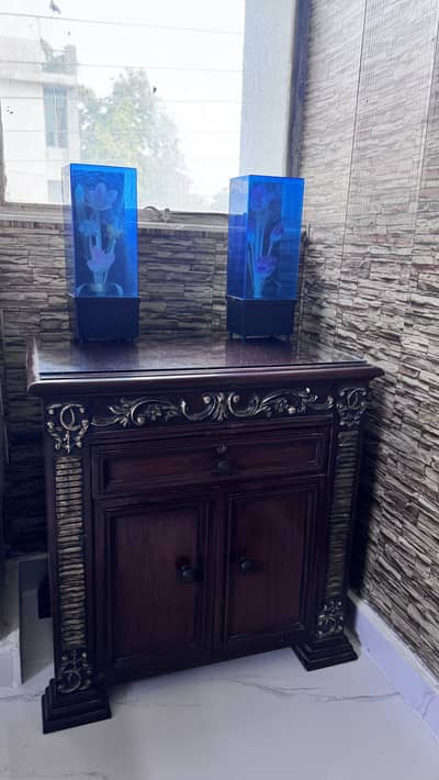 Dressing and side tables