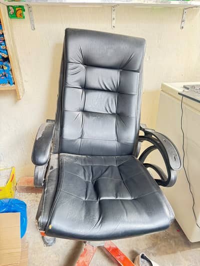 REVOLIVING CHAIR