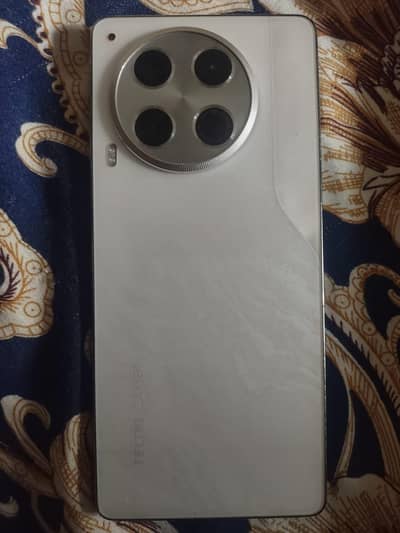 Tecno CAMON 30