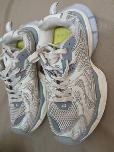 imported preloved heavy sole shoes in good condition