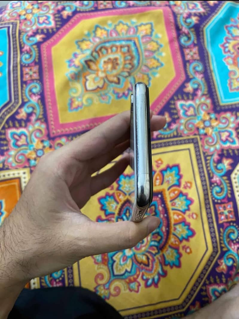 iPhone X 4