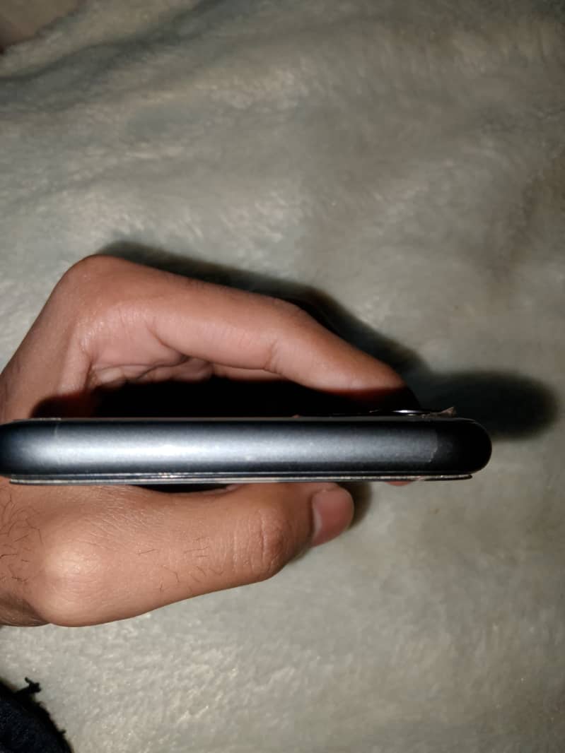 Apple iPhone 11 3