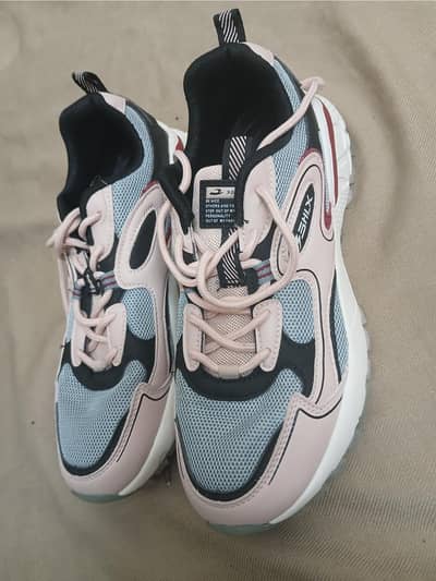 preloved imported shoes and n good condition just like new size 7.5