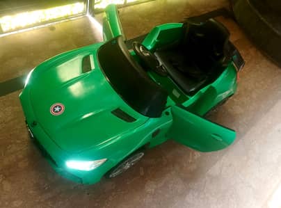 Kids Mercedes car with swing function (3motors)Lights,music,battery ok