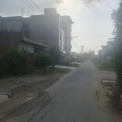 3 Marla plot hot location reasonable price
