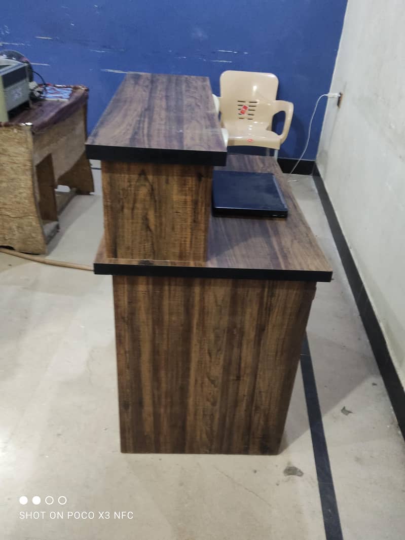 Computer table for office use 1