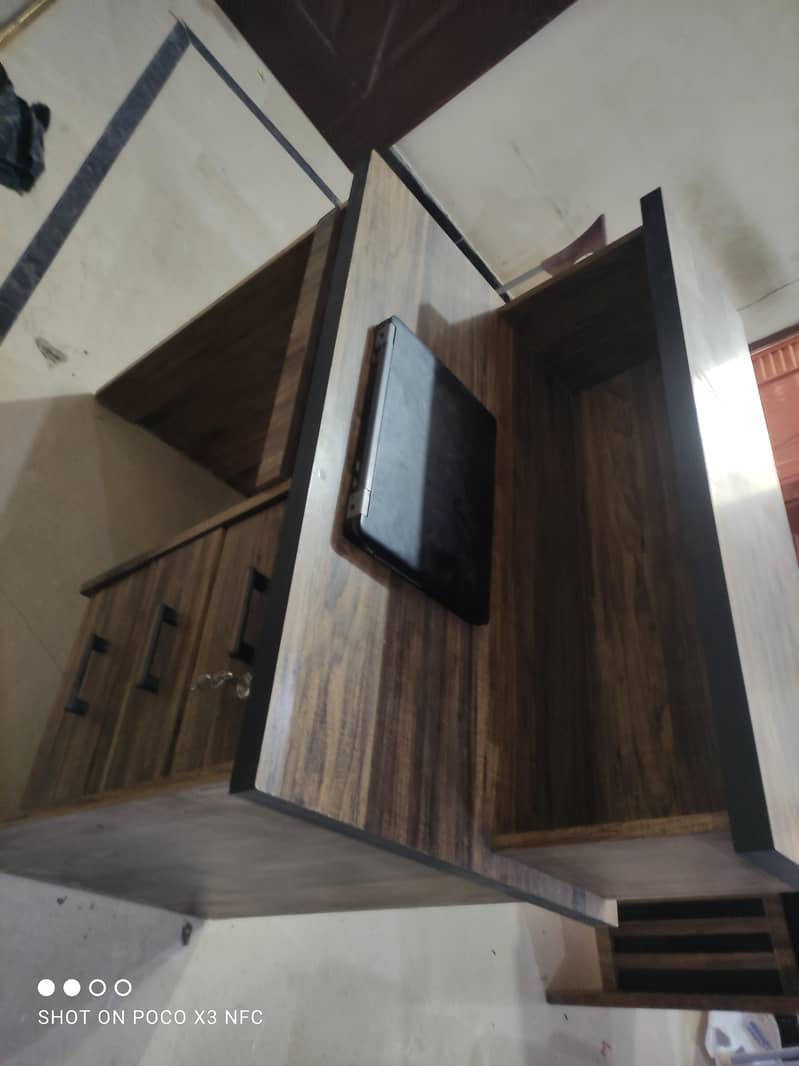 Computer table for office use 2