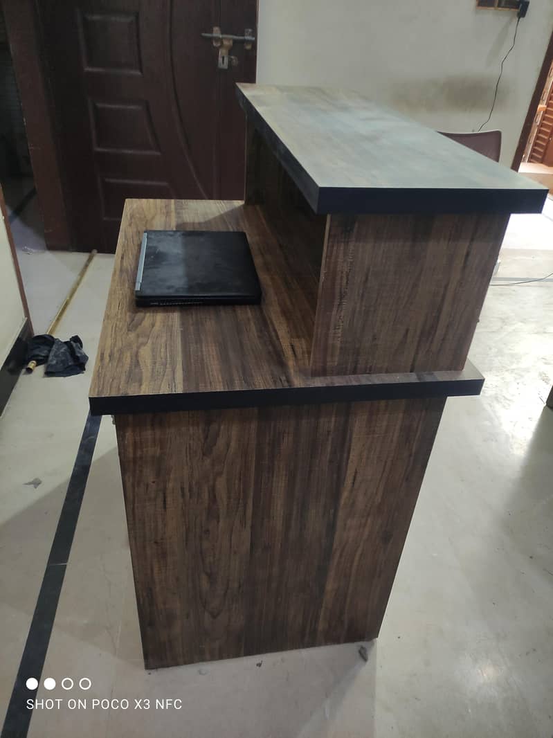 Computer table for office use 3