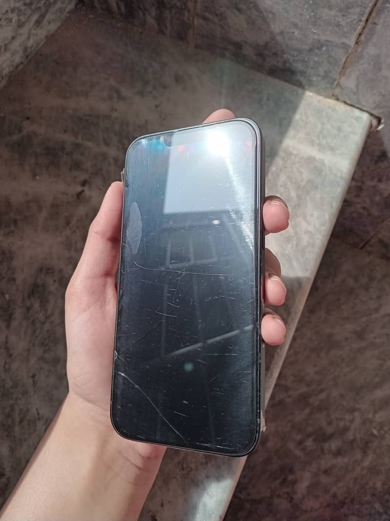 Apple iPhone 13 1