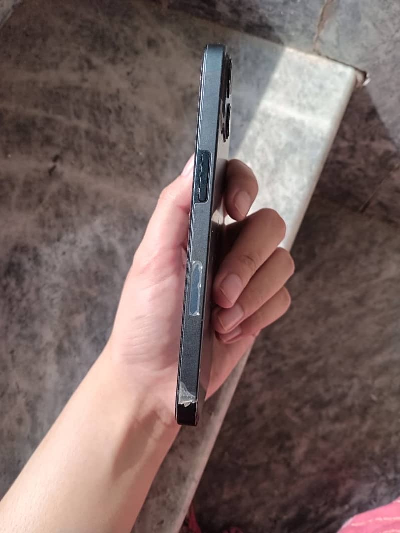 Apple iPhone 13 2