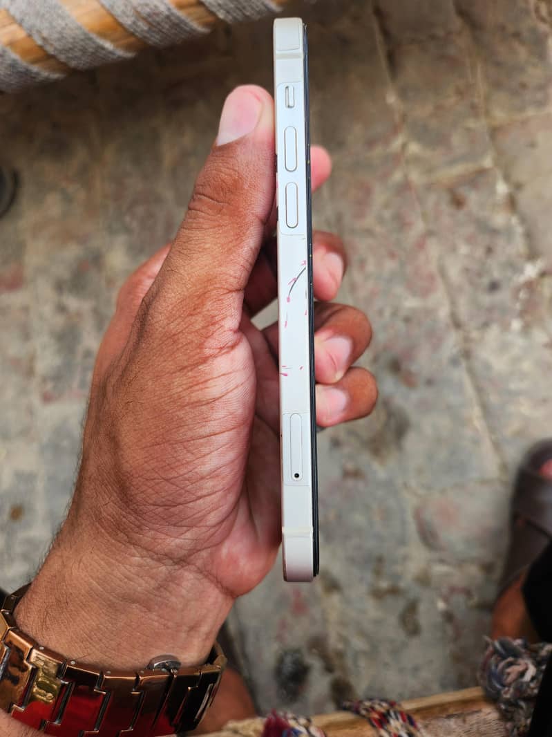 Apple iPhone 12 4