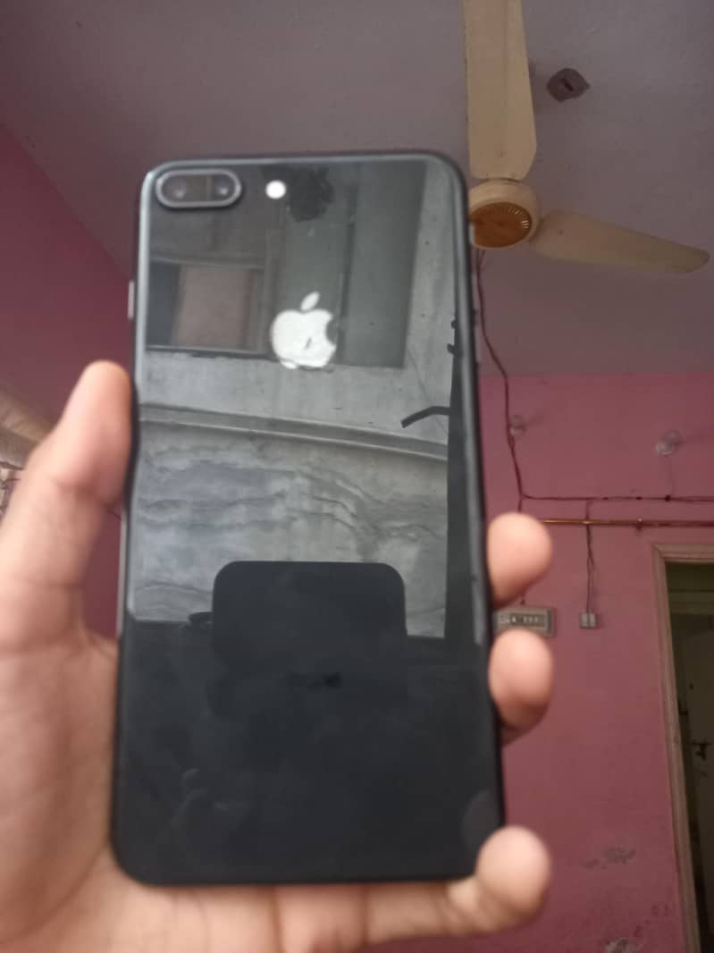 Apple iPhone 8 Plus 0