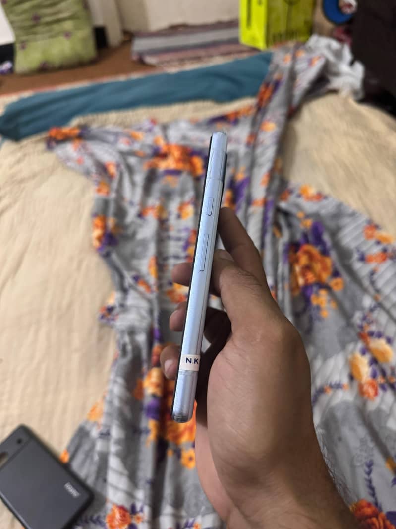 Google Pixel 7 4
