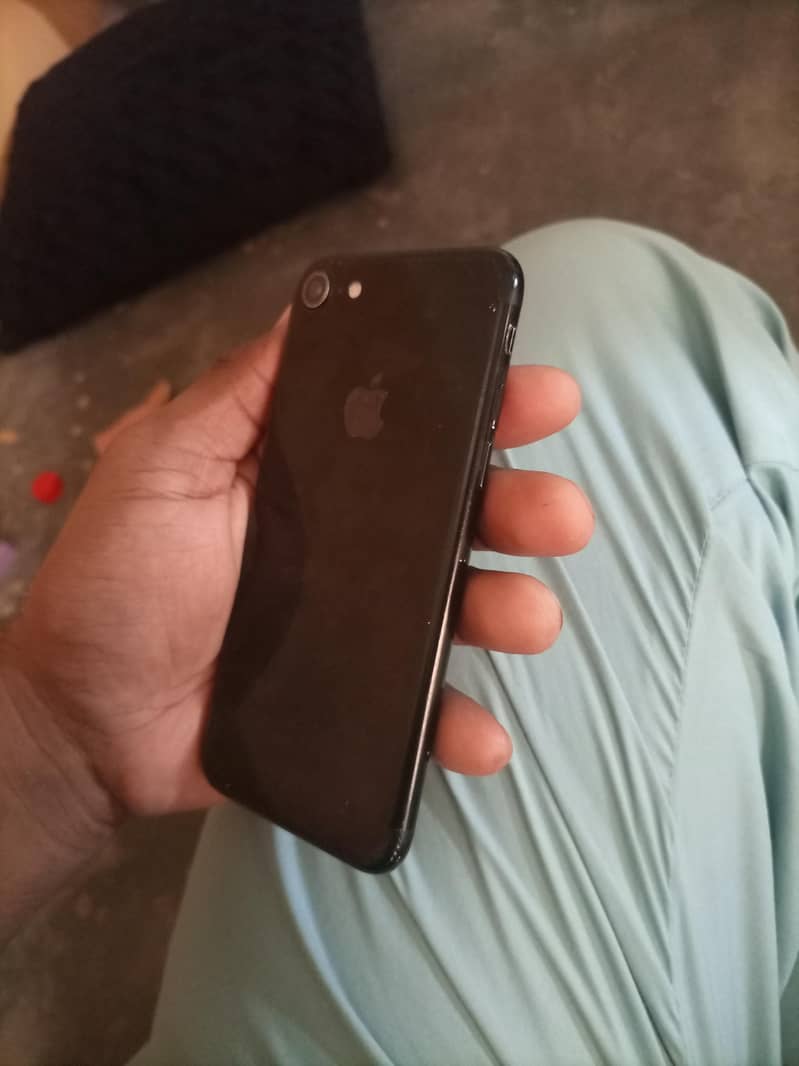 Apple iPhone 7 1