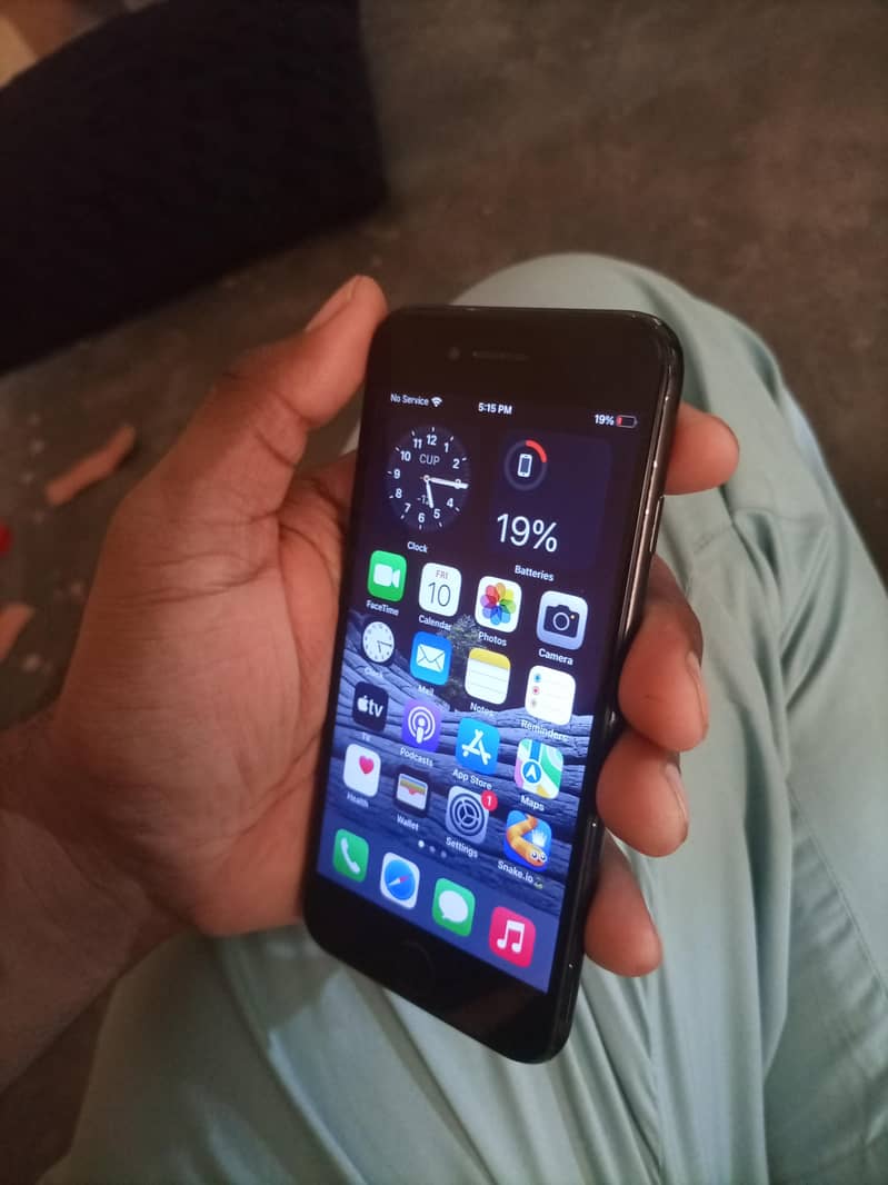 Apple iPhone 7 3