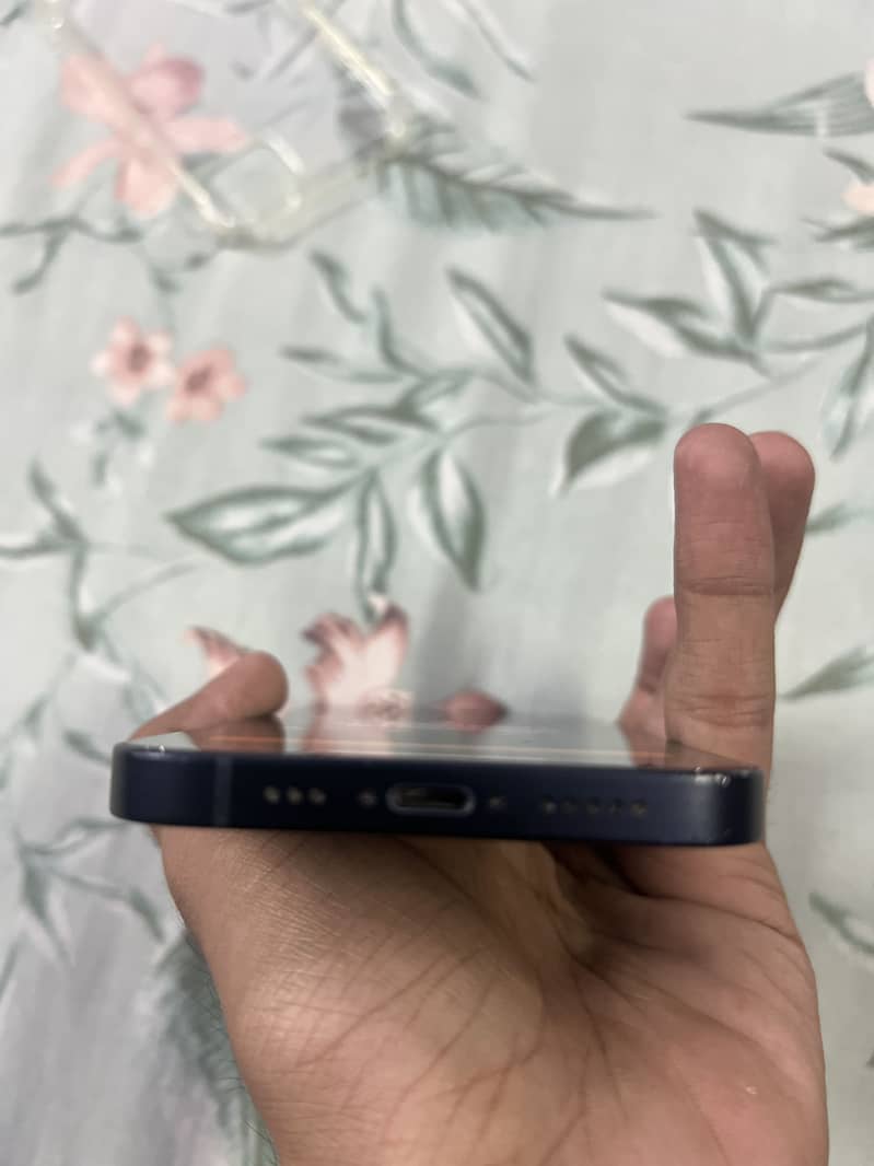 Apple iPhone 13 4