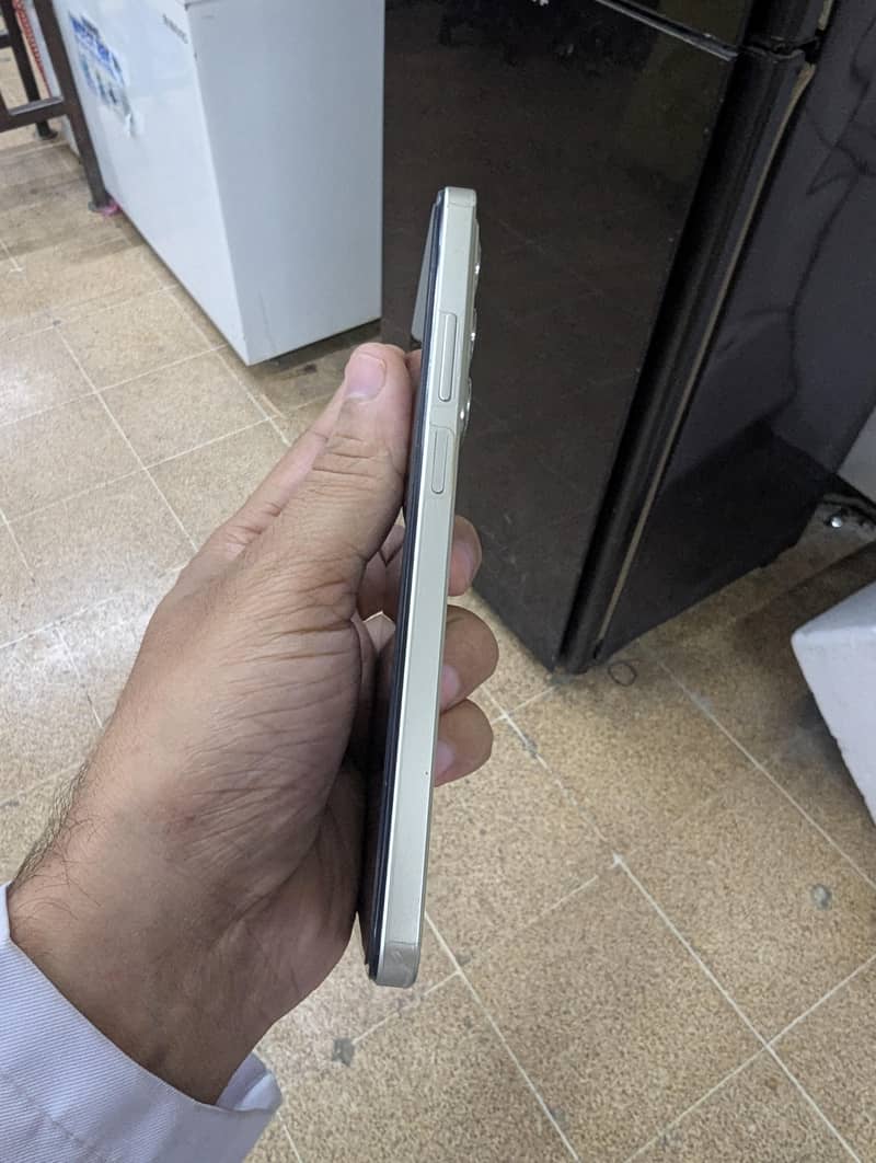 Realme C75 4