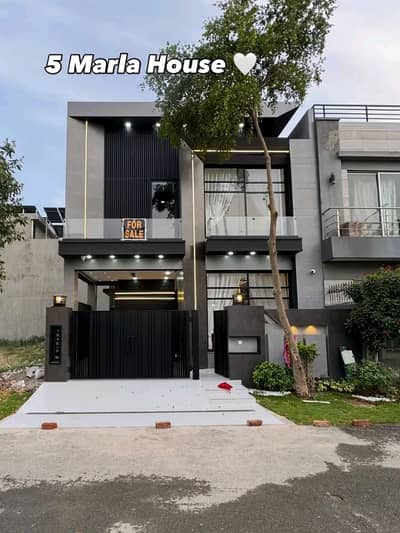 5 Marla Luxury House is Available for Rent in Bahria Town Lahore