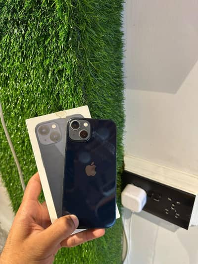 Apple iPhone 13