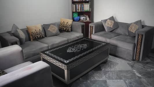 Sofa set and Table for sale