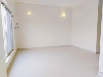 200 Sq Yd 3 Bedrooms Luxury Villa Is Available FOR RENT. 8km From Entrance Of BTK. 3 Bed DDL 1 Kitchen