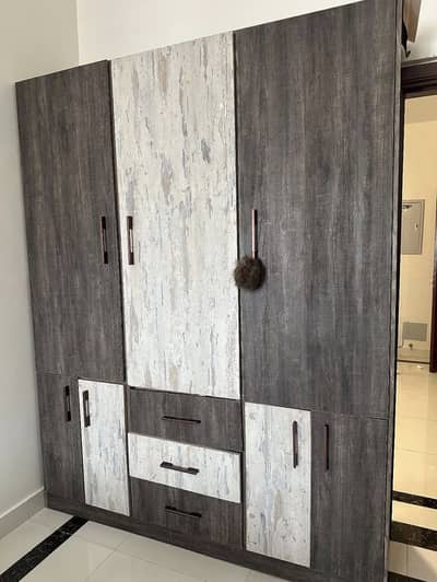 Premium!! Cupboard for sale ( 7.5 ft x 6.0 ft )