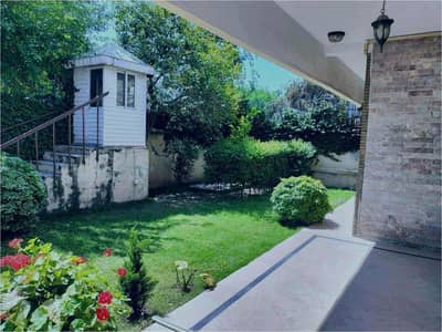 Investor Alert old liveable House for Sale in F-7 Islamabad Prime F-7 Location | Front Open